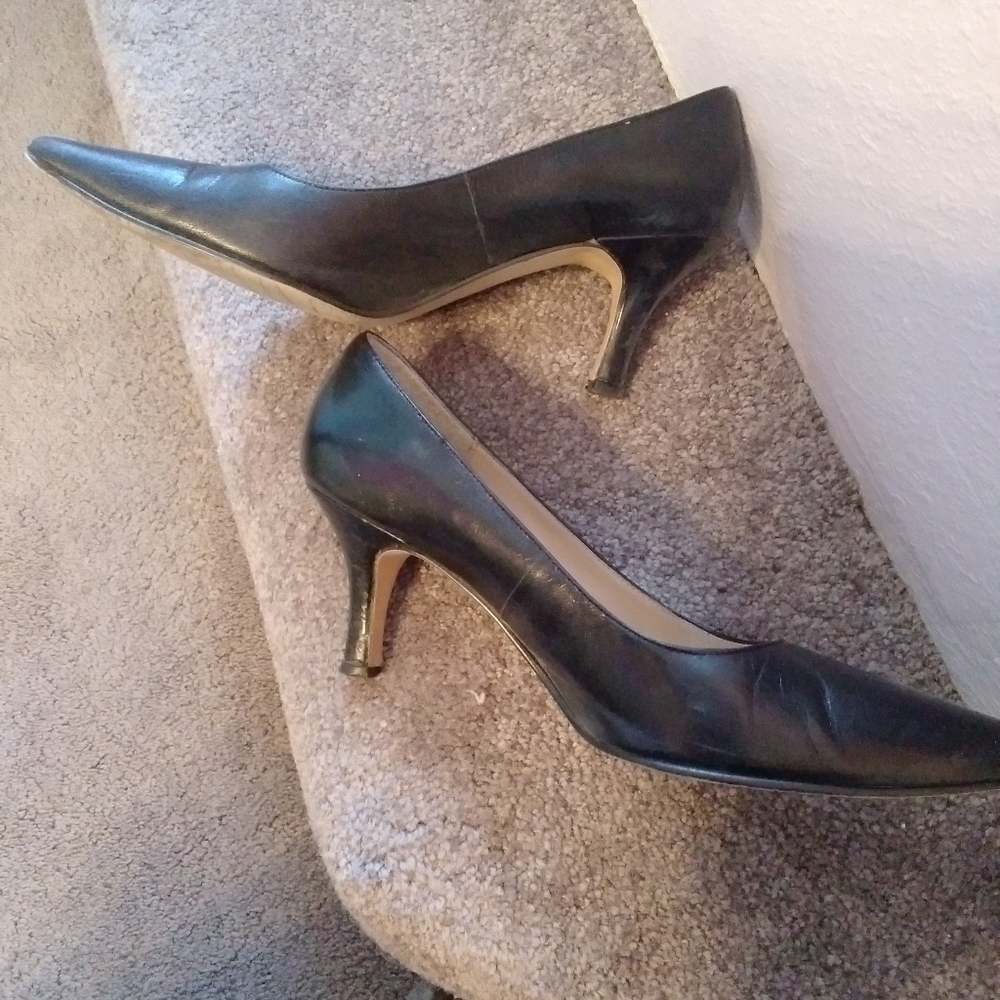 Black Pumps, 2-1/2" heels, Sz 9-1/2